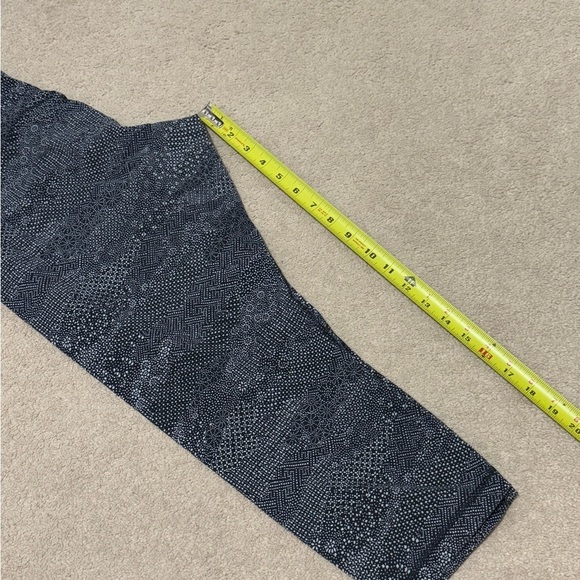 Lululemon align crop size 10 VVVGUC - Picture 5 of 7